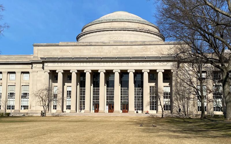 Massachusetts Institute of Technology (MIT)